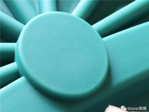 使用Stoner TraSys RotoFlow改善了產(chǎn)品質(zhì)量，提供了沒有針孔的光滑表面！