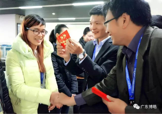 收到禮物的女神們心情就像被全世界寵愛著一般！